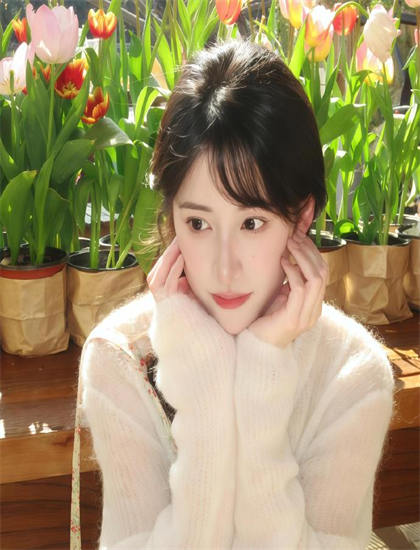 网络热播：1990马路骑士的审美特点与艺术成就——理解人物的深度分析